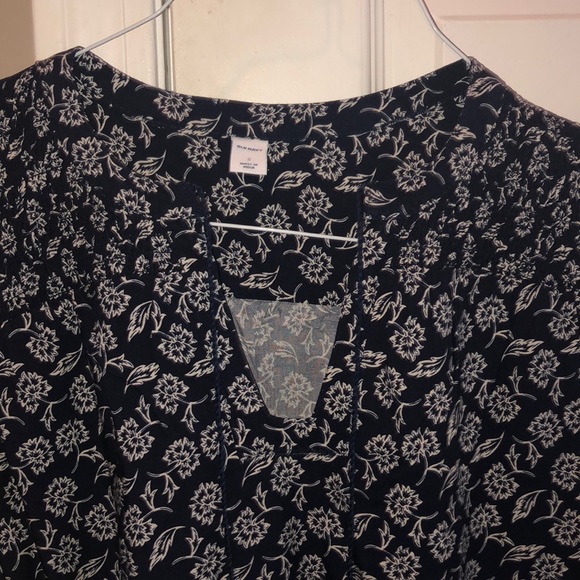Old navy blouse - Picture 2 of 8